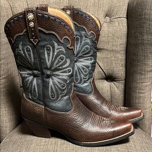 🎄 Ariat Women's Daisy Western cowgirl Boots size 8.5 like new